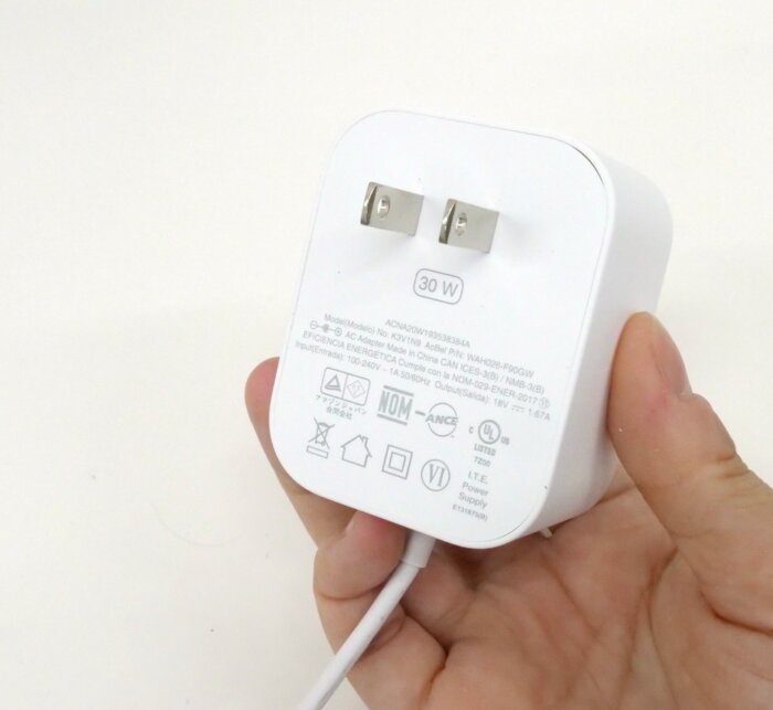 OPTPiX Image Fuente Amazon Basics